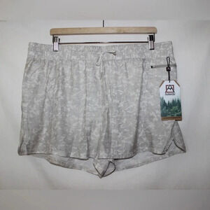 NWT Women’s Avalanche Camo Print Activewear Lined Running Shorts Size XL